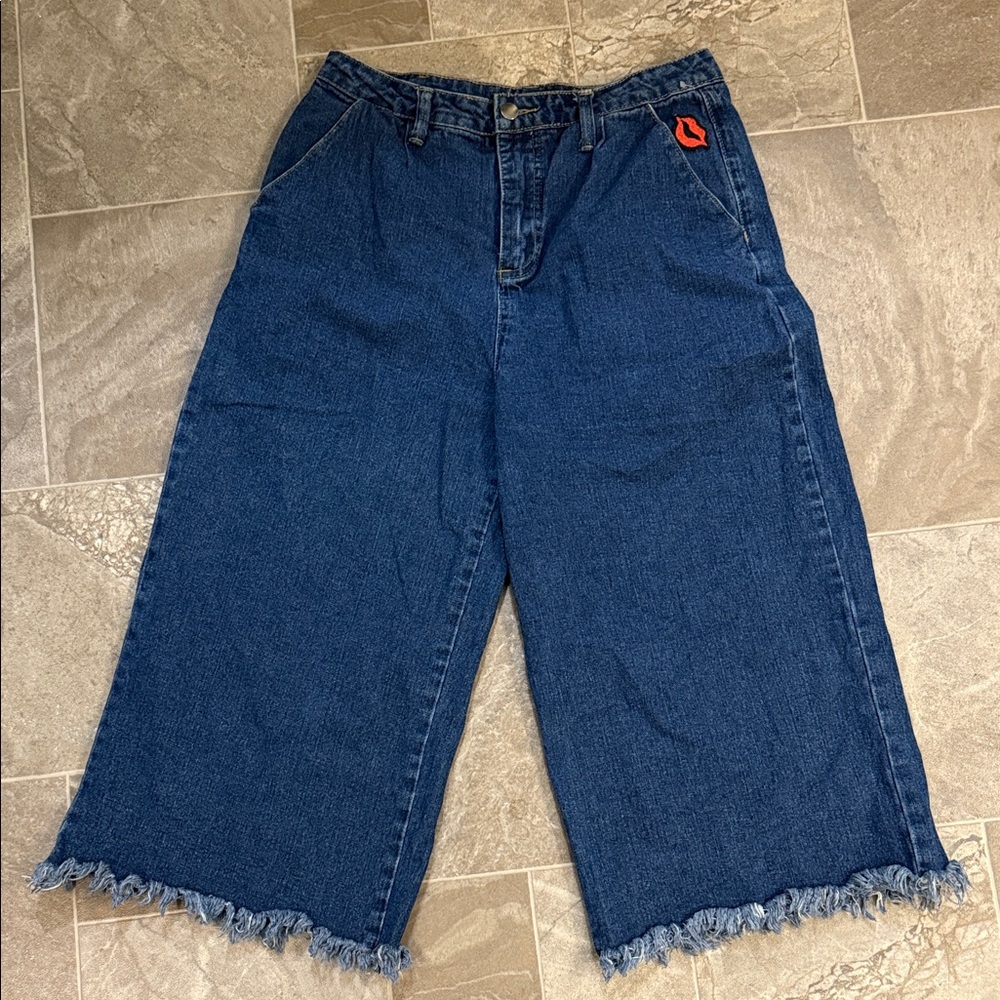 Forever 21 Blue Denim wide leg cropped raw frayed hem Jeans size lg waist 28”